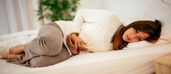 Karın ağrısı neden olur? Ne iyi gelir? Evde tedavisi